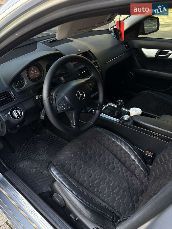 Седан Mercedes-Benz C-Class 2007 в Черновцах