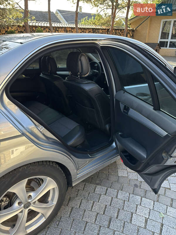 Седан Mercedes-Benz C-Class 2007 в Черновцах
