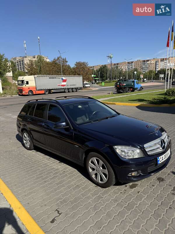 Mercedes-Benz C-Class 2010 Mercedes-Benz C-Class 2010