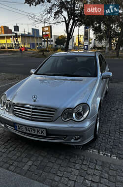 Седан Mercedes-Benz C-Class 2006 в Дніпрі