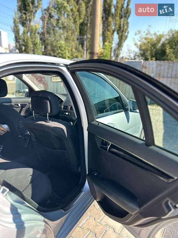 Седан Mercedes-Benz C-Class 2010 в Киеве