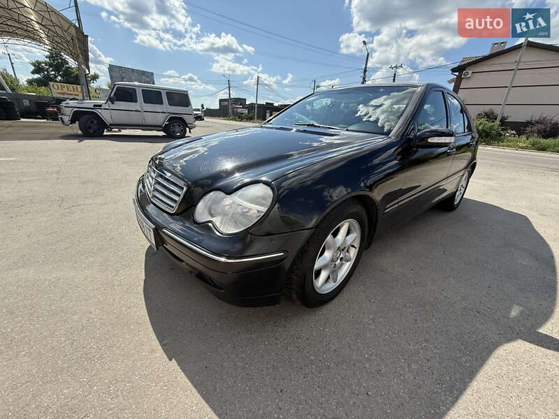 Седан Mercedes-Benz C-Class 2002 в Киеве фото Седан Mercedes-Benz C-Class 2002 в Киеве