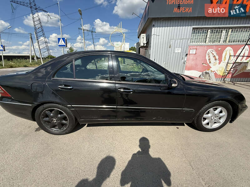 Седан Mercedes-Benz C-Class 2002 в Киеве фото 5 Седан Mercedes-Benz C-Class 2002 в Киеве