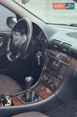 Універсал Mercedes-Benz C-Class 2004 в 