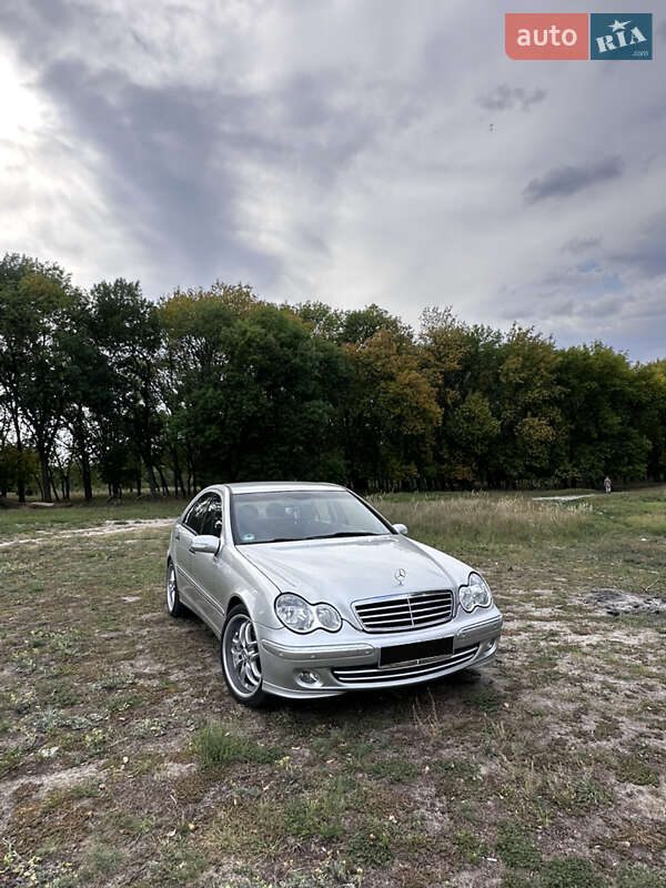Mercedes-Benz C-Class 2004