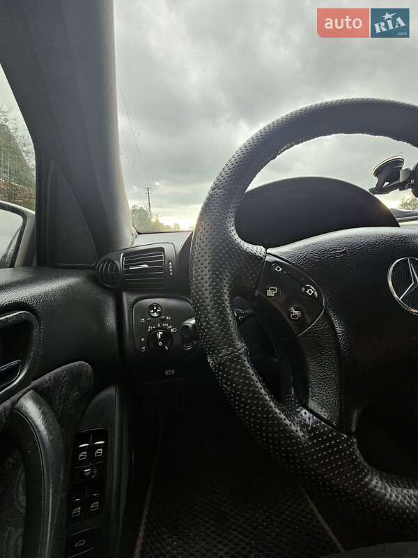 Седан Mercedes-Benz C-Class 2003 в Вараше