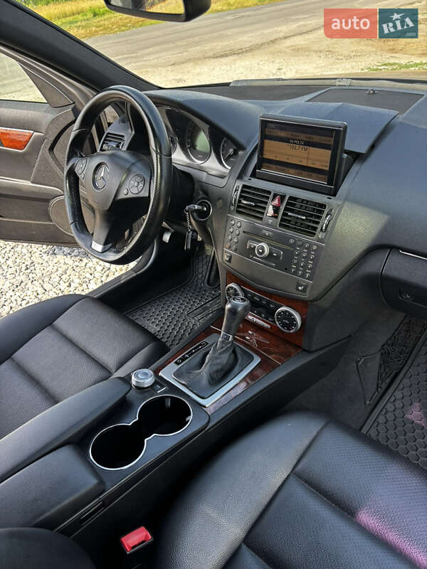 Седан Mercedes-Benz C-Class 2010 в Полтаве