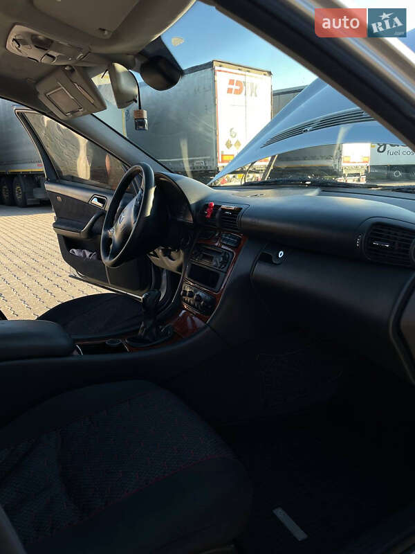 Седан Mercedes-Benz C-Class 2002 в Рава-Русской