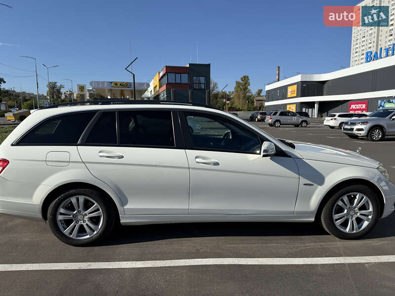 Універсал Mercedes-Benz C-Class 2010 в Києві