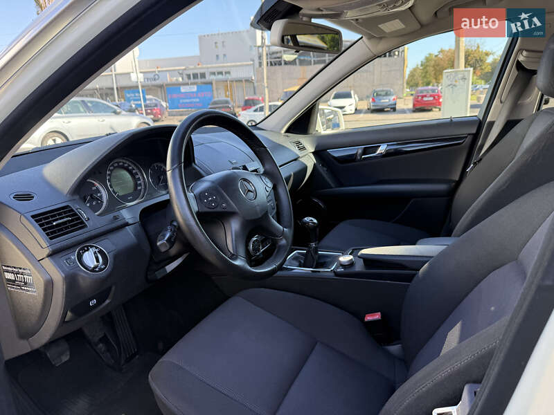 Універсал Mercedes-Benz C-Class 2010 в Києві