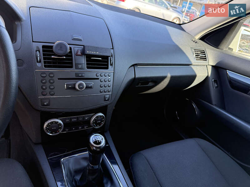 Універсал Mercedes-Benz C-Class 2010 в Києві