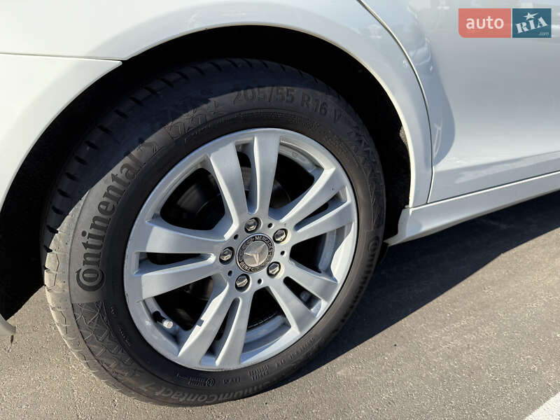 Універсал Mercedes-Benz C-Class 2010 в Києві