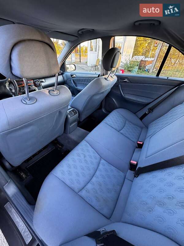 Седан Mercedes-Benz C-Class 2002 в Киеве