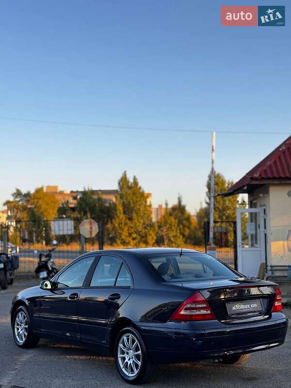 Седан Mercedes-Benz C-Class 2002 в Киеве