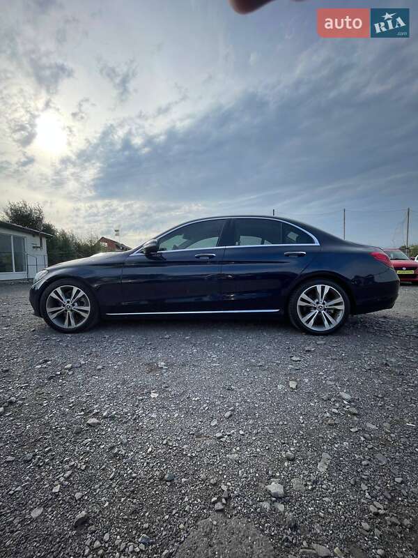 Седан Mercedes-Benz C-Class 2018 в Ужгороде