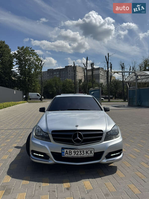 Седан Mercedes-Benz C-Class 2012 в Виннице