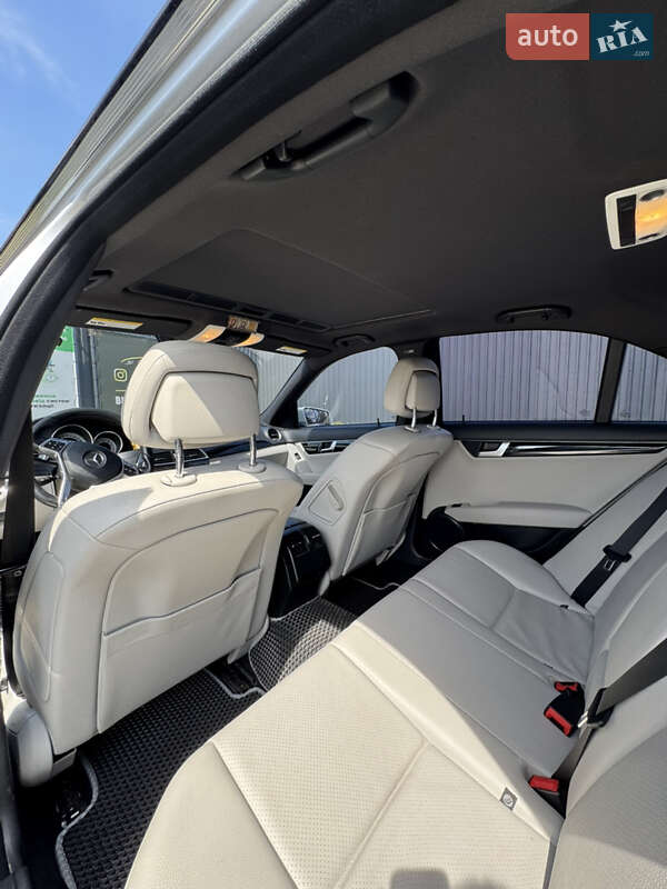 Седан Mercedes-Benz C-Class 2012 в Виннице