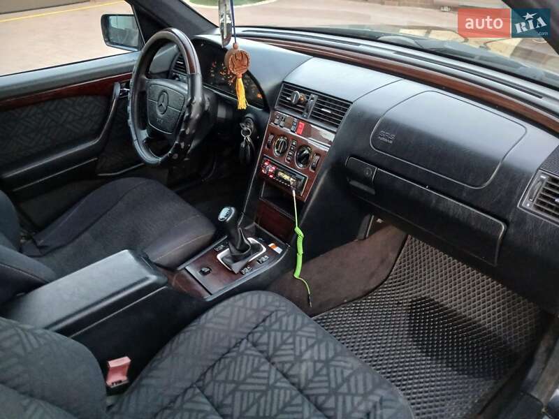 Седан Mercedes-Benz C-Class 1995 в Охтирці