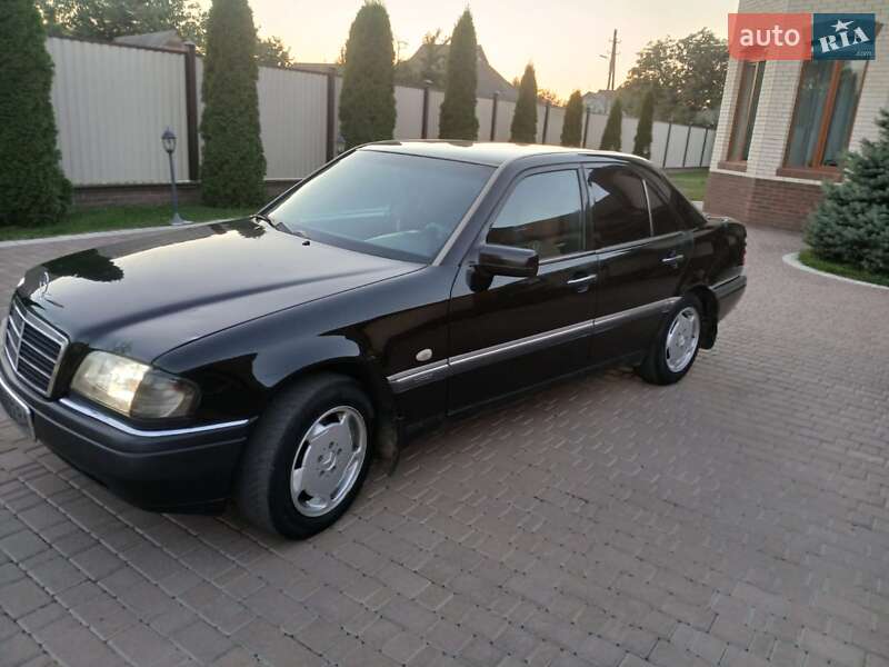 Седан Mercedes-Benz C-Class 1995 в Охтирці