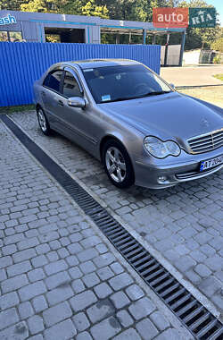 Седан Mercedes-Benz C-Class 2004 в Івано-Франківську