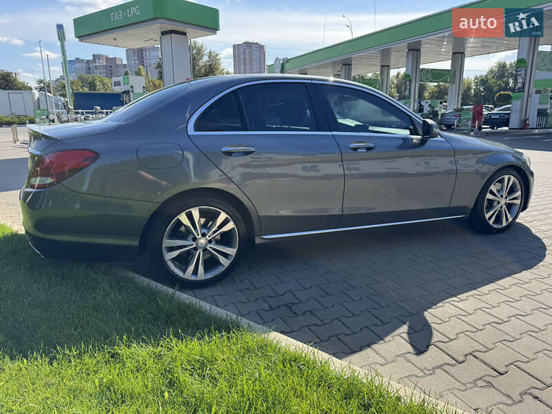 Седан Mercedes-Benz C-Class 2016 в Киеве