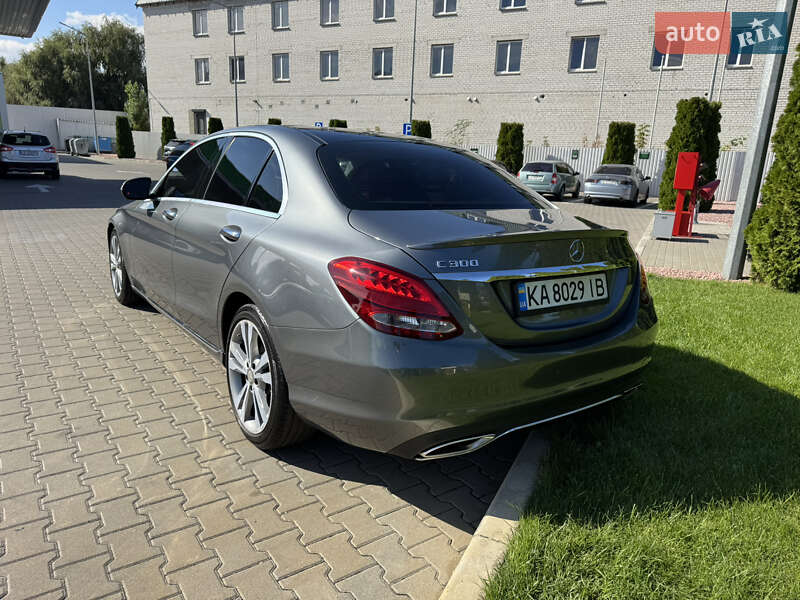 Седан Mercedes-Benz C-Class 2016 в Киеве