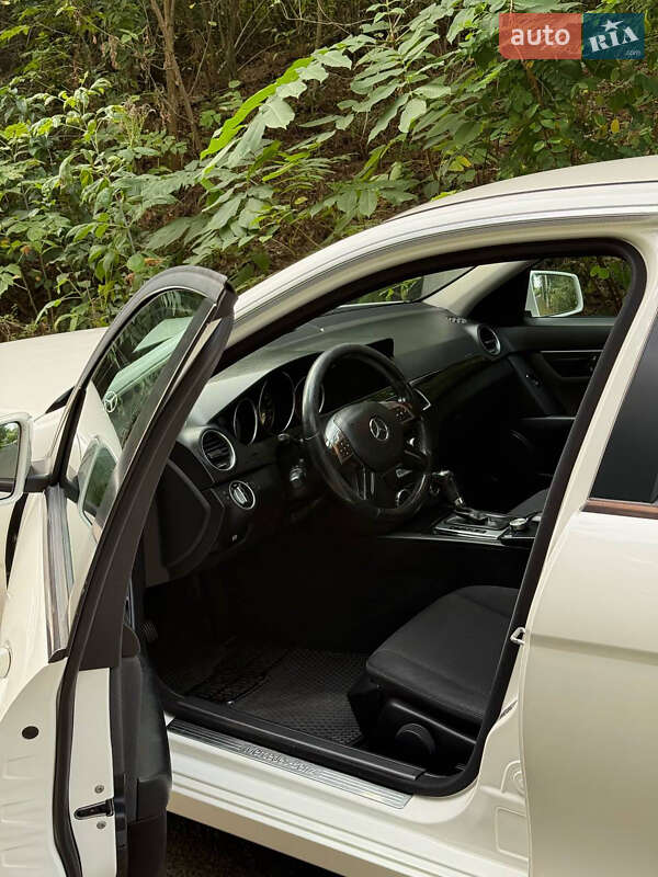 Седан Mercedes-Benz C-Class 2011 в Луцьку