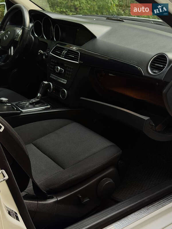 Седан Mercedes-Benz C-Class 2011 в Луцьку