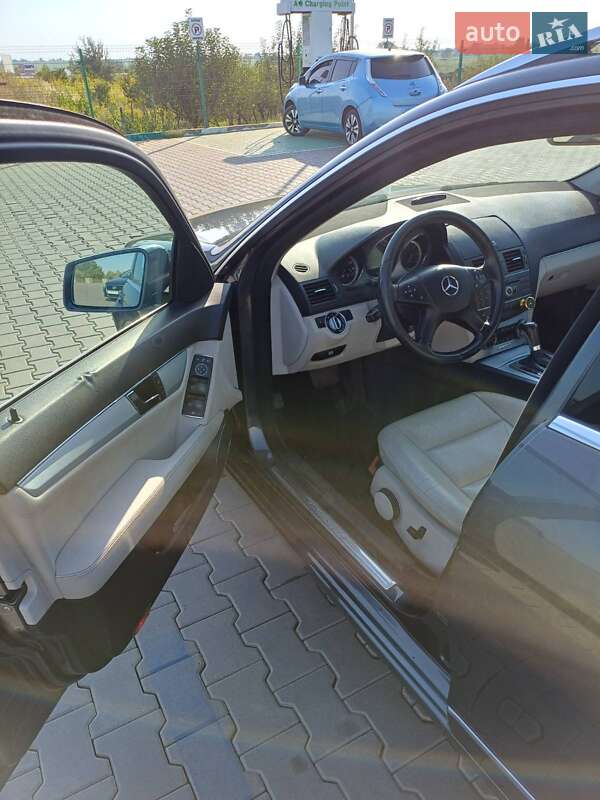 Универсал Mercedes-Benz C-Class 2012 в Черновцах