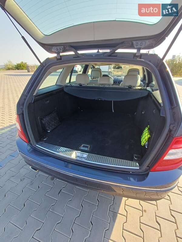 Универсал Mercedes-Benz C-Class 2012 в Черновцах