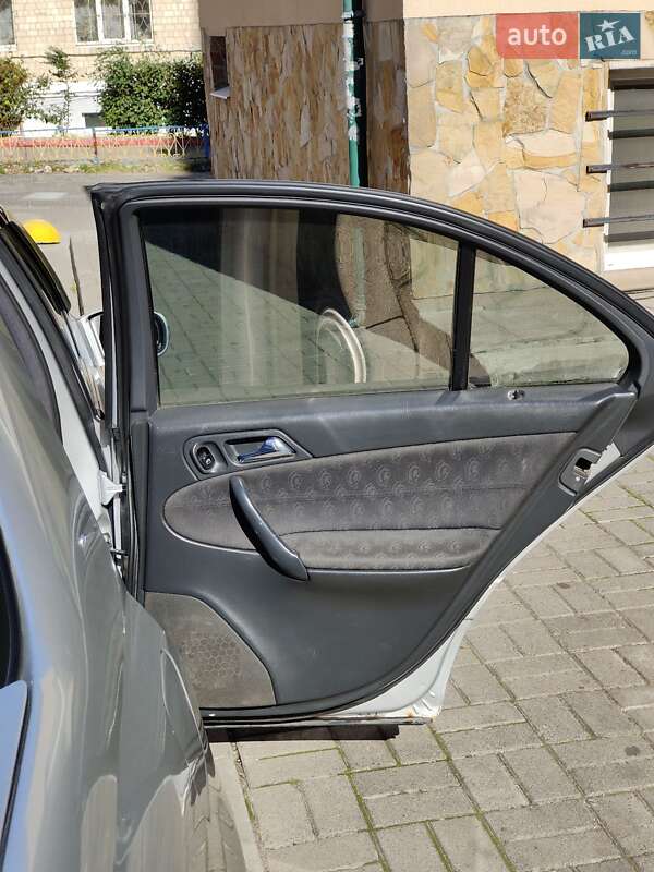 Седан Mercedes-Benz C-Class 2001 в Черновцах