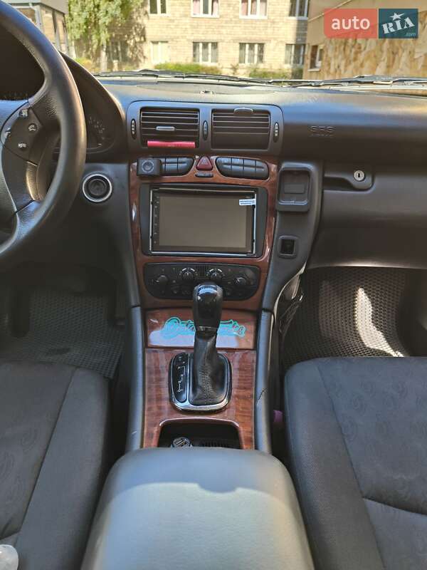 Седан Mercedes-Benz C-Class 2001 в Черновцах
