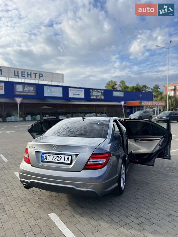 Седан Mercedes-Benz C-Class 2011 в Ивано-Франковске