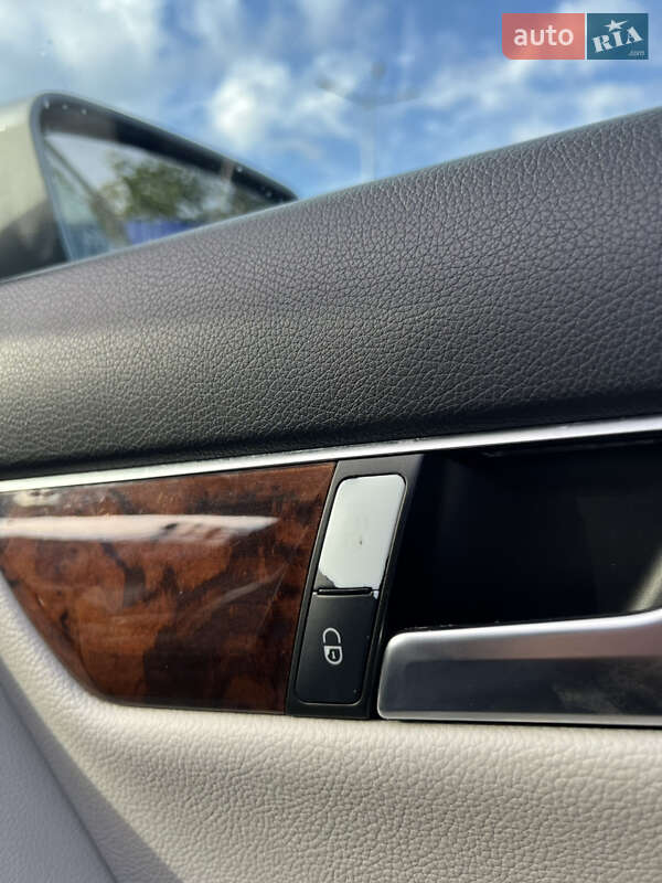 Седан Mercedes-Benz C-Class 2011 в Ивано-Франковске