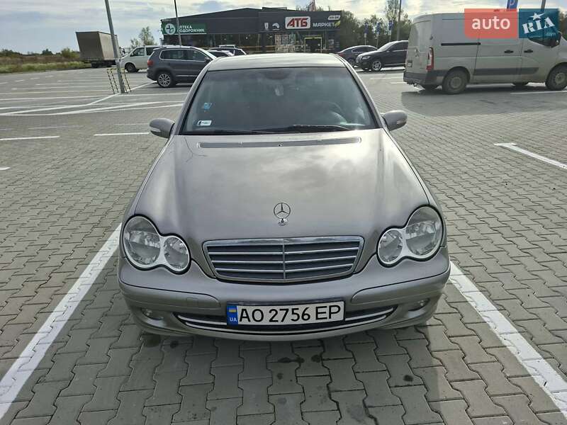 Седан Mercedes-Benz C-Class 2004 в Ужгороде