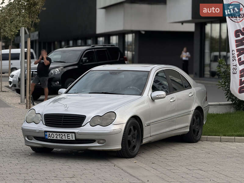 Седан Mercedes-Benz C-Class 2002 в Ужгороде