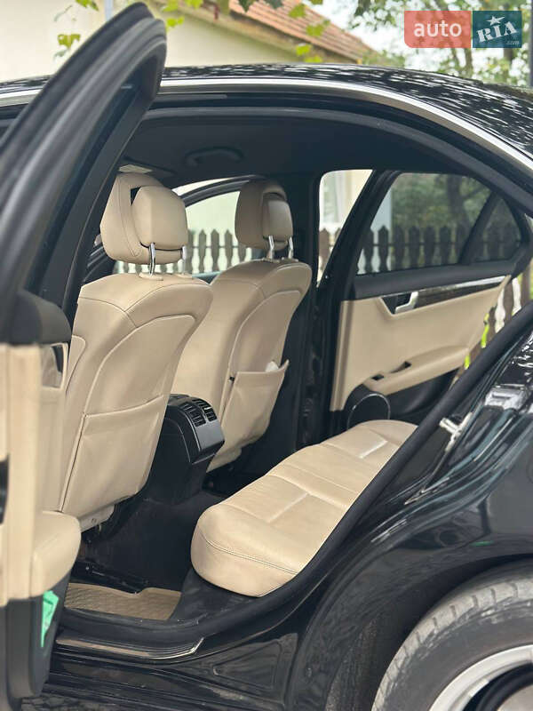 Седан Mercedes-Benz C-Class 2007 в Белках