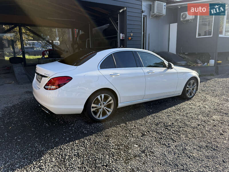Седан Mercedes-Benz C-Class 2015 в Львове
