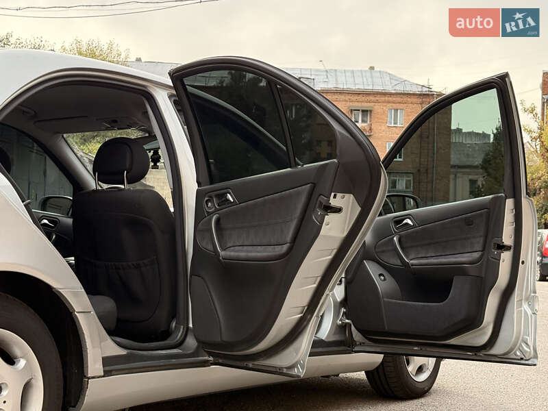 Седан Mercedes-Benz C-Class 2001 в Харкові