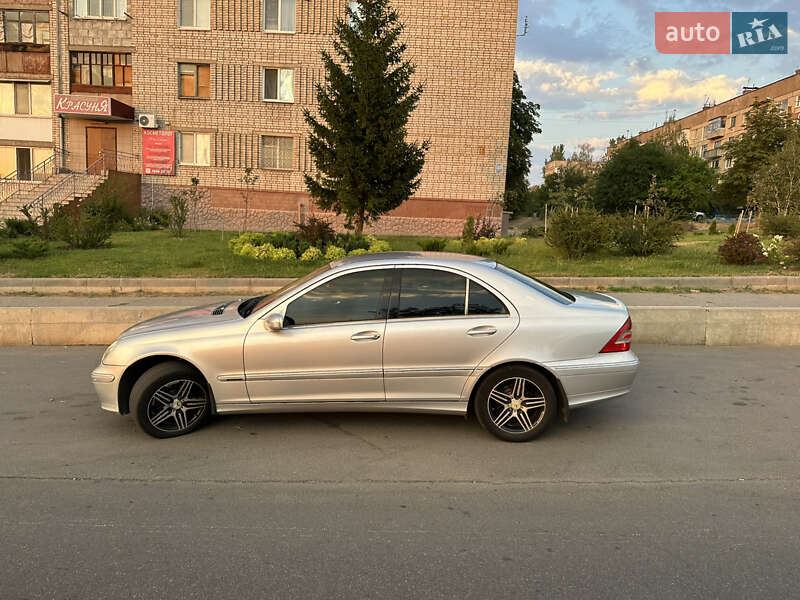 Седан Mercedes-Benz C-Class 2004 в Запоріжжі