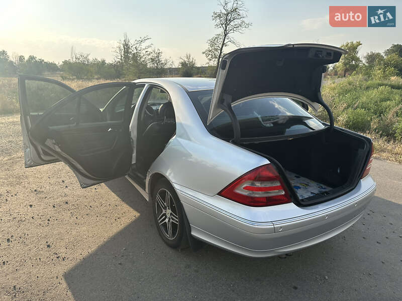 Седан Mercedes-Benz C-Class 2004 в Запоріжжі