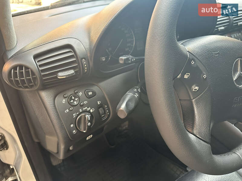 Седан Mercedes-Benz C-Class 2004 в Запоріжжі