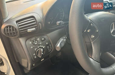 Седан Mercedes-Benz C-Class 2004 в 