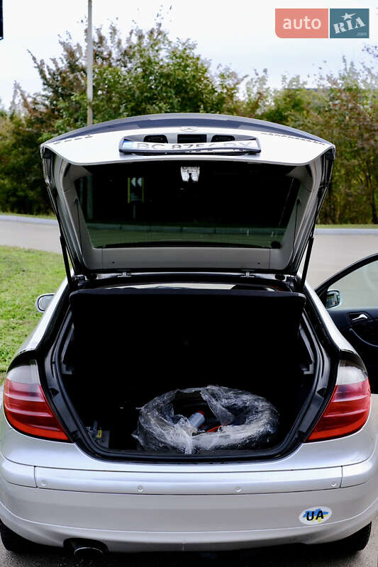 Купе Mercedes-Benz C-Class 2003 в Киеве