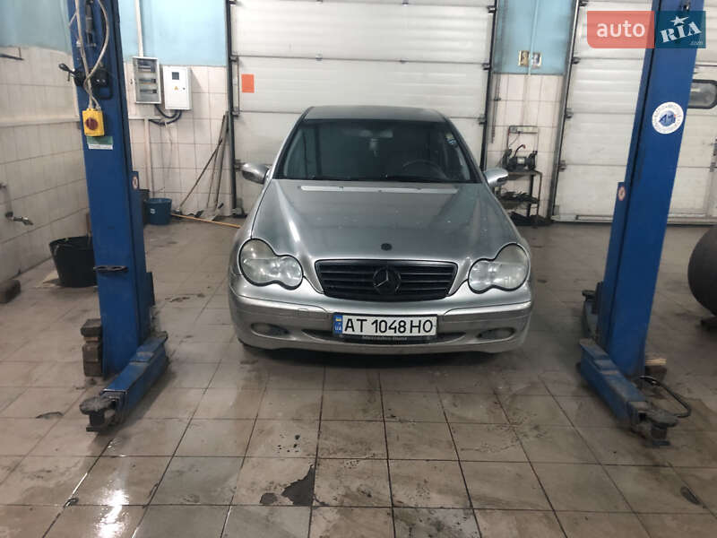Седан Mercedes-Benz C-Class 2003 в 