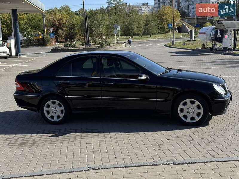 Седан Mercedes-Benz C-Class 2004 в Запоріжжі фото 2 Седан Mercedes-Benz C-Class 2004 в Запоріжжі