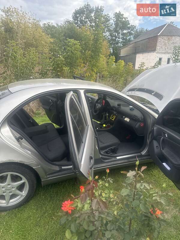 Седан Mercedes-Benz C-Class 2003 в Запоріжжі