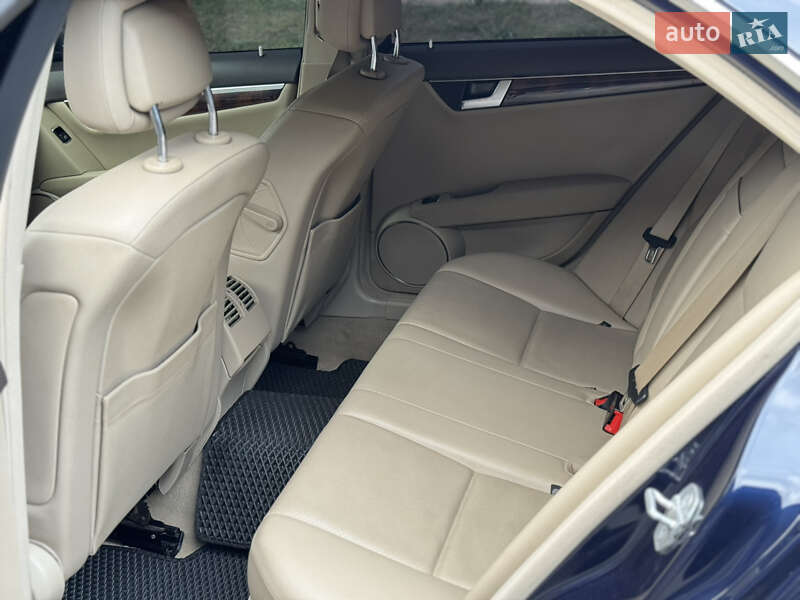 Седан Mercedes-Benz C-Class 2012 в Чернигове