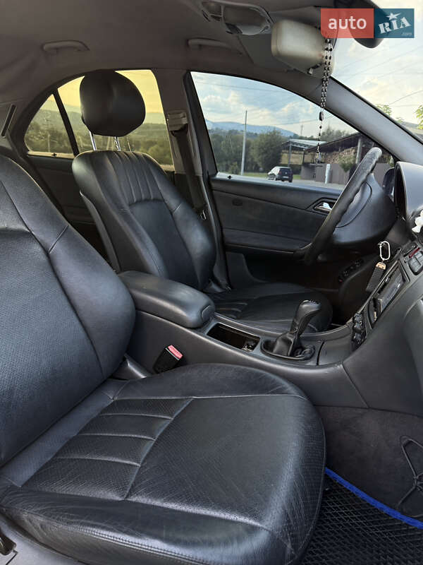 Седан Mercedes-Benz C-Class 2000 в Сваляві