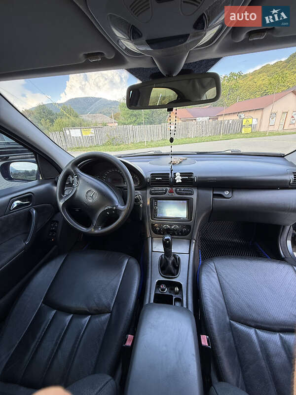 Седан Mercedes-Benz C-Class 2000 в Сваляві